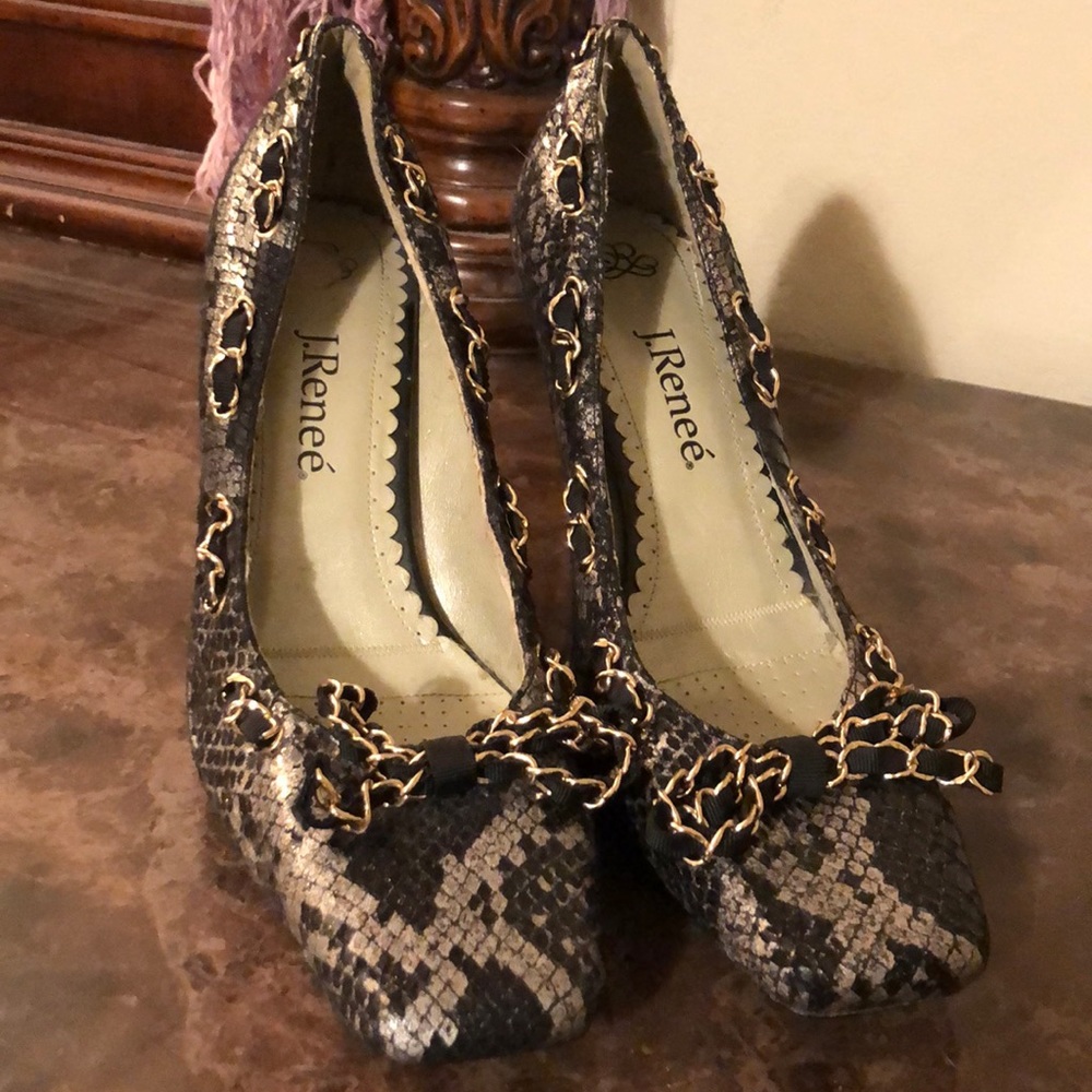 High heel snakeskin shoes